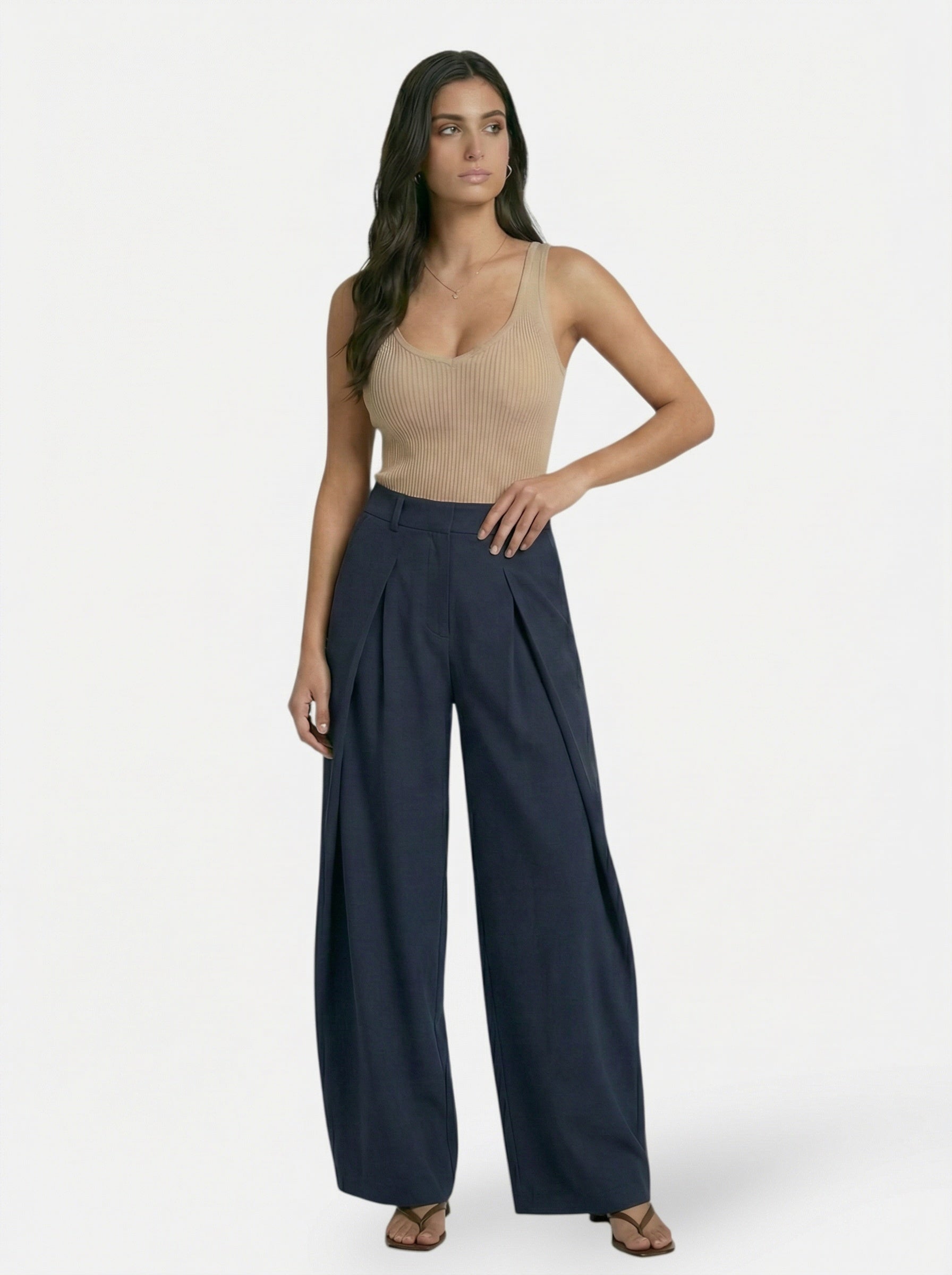 Sloane Signature - Le Pantalon Large à Plis Profonds Femme